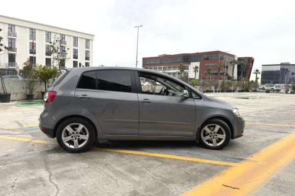 Makine me qera ne Rinas Tirane - Golf 6 plus  automatike nisur nga 22 euro ne dite