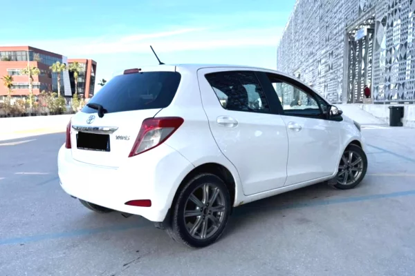 Toyota yaris nafte 1.4 2015 duke nisur nga 25 euro dita
