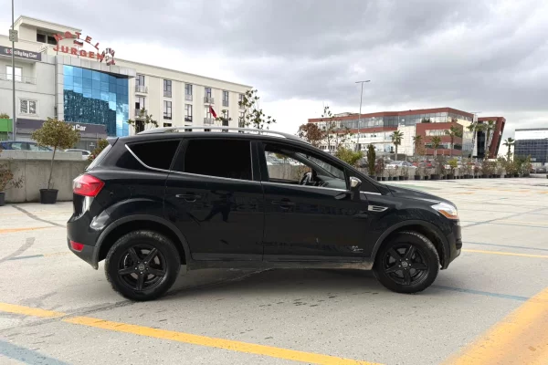 Makine me qera ne Rinas Tirane - Ford kuga automatike duke nisur nga 29 euro dita
