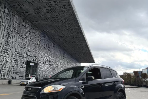 Makine me qera ne Rinas Tirane - Ford kuga automatike duke nisur nga 29 euro dita