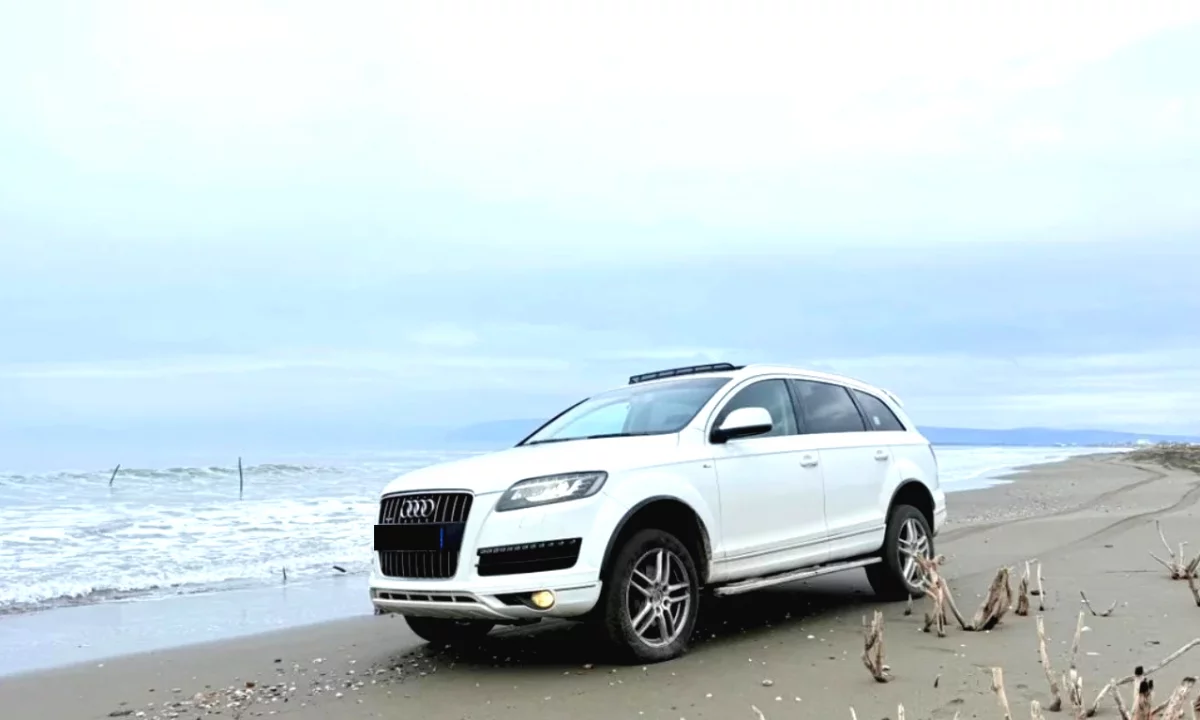 Makina me qera ne Rinas Tirane - Audi Q7 me 7 vende 2015 duke nisur nga 49 euro dita