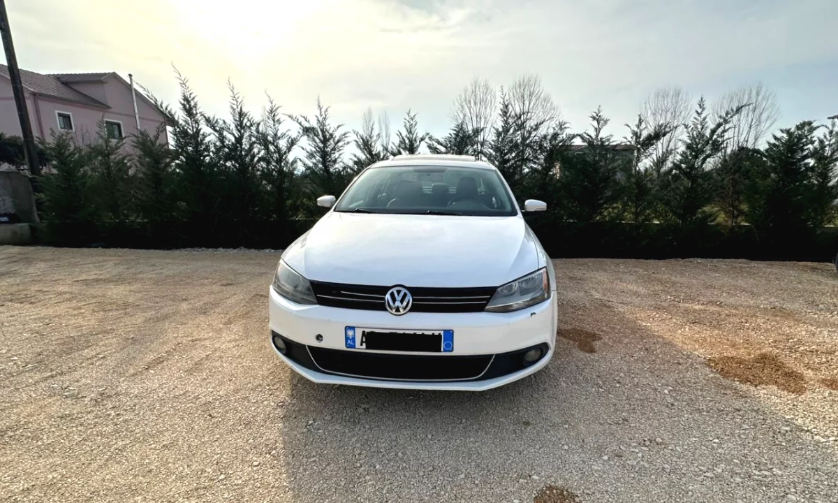 Volkswagen Jetta – Automat | 2.0 Diesel duke nisur nga 35 euro dita
