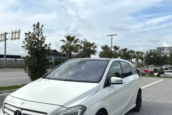Mercedes-Benz B-Class – Automat duke filluar nga 40 euro dita