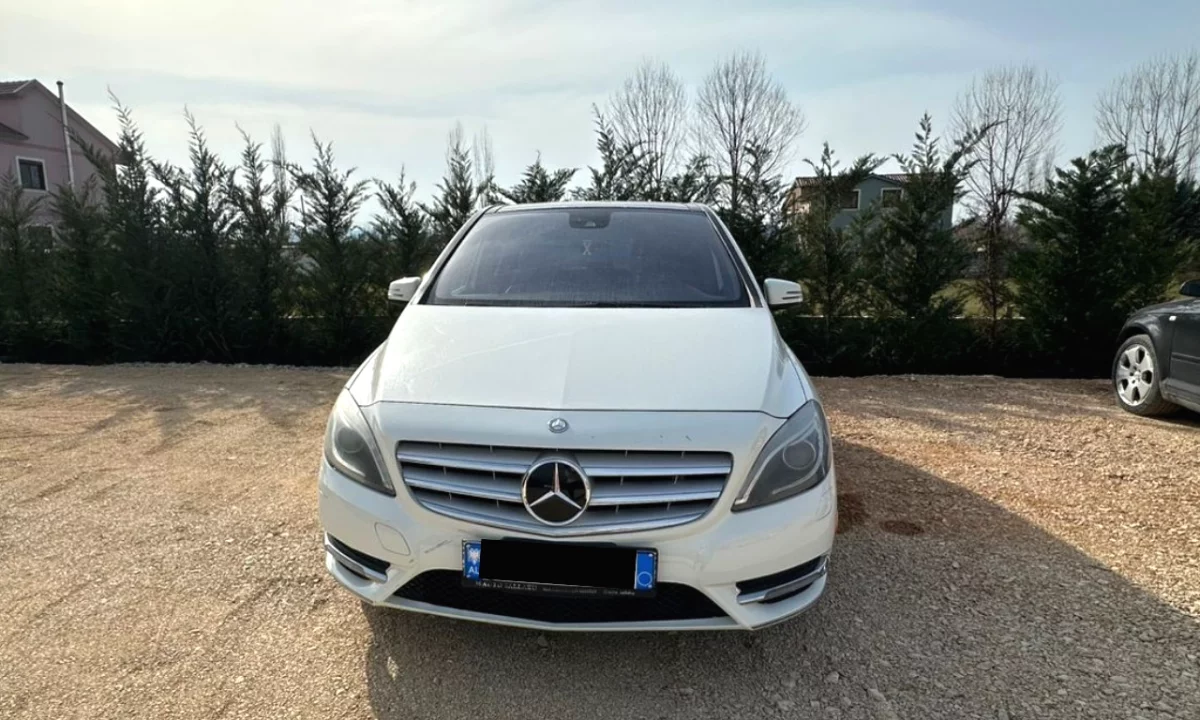 Mercedes-Benz B-Class – Automat duke filluar nga 40 euro dita