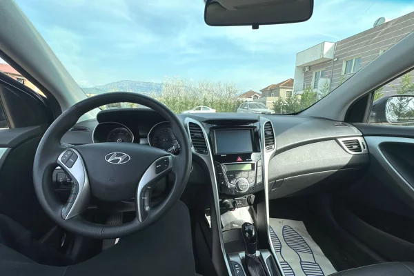  Hyundai i30 – Automat | 1.6 Nafte duke filluar nga 35 euro dita