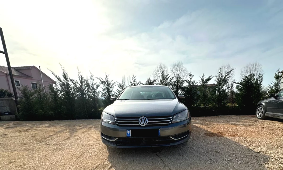 Volkswagen Passat – Automat | 2.5 Benzine + Gaz duke nisur nga 35 euro dita