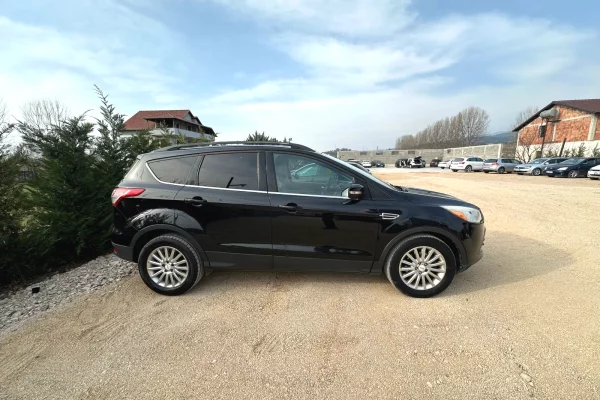 Ford Escape – Automat | 1.6 Benzine duke filluar nga 35 euro dita