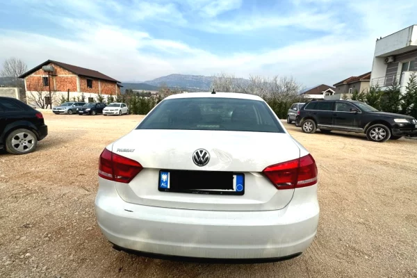Volkswagen Passat – Automat | 2.5 Benzine + Gaz duke filluar nga 35 euro dita