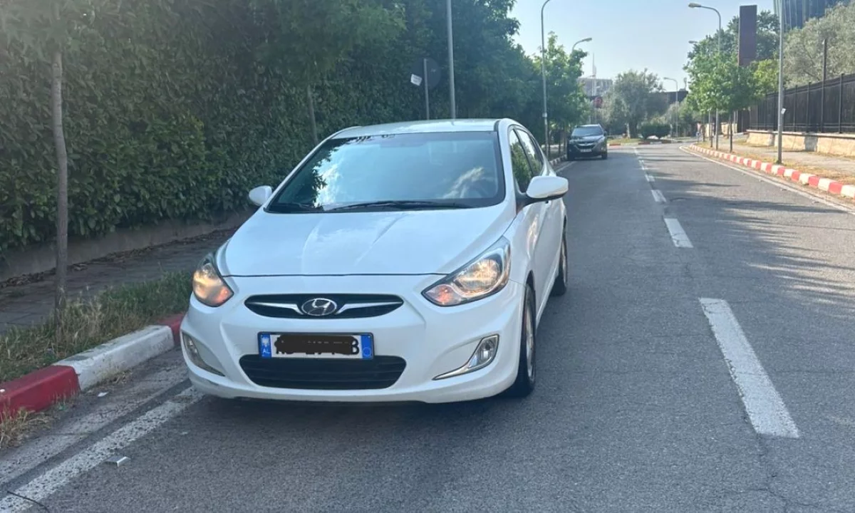 🚘 Hyundai Accent – 1.6 Benzine | Manuale duke filluar nga 30 euro dita