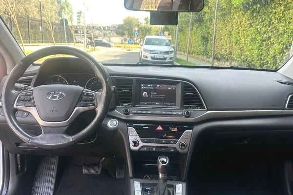 🚘 Hyundai Avante – 2.0 Benzine | Automatike duke filluar nga 45 euro dita