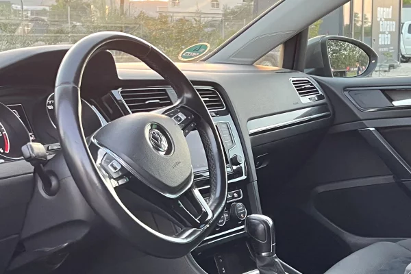 🚘 Makina me qera ne Rinas Tirane – Volkswagen Golf 7 2.0 Diesel | duke filluar nga 40 euro dita