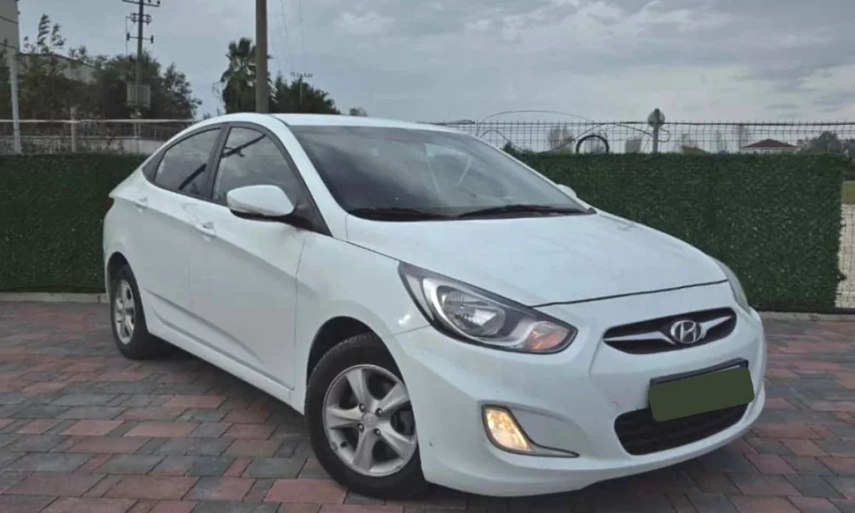 Makine me Qera ne Rinas Tirane - Hyundai Avent duke filluar nga 25 euro dita