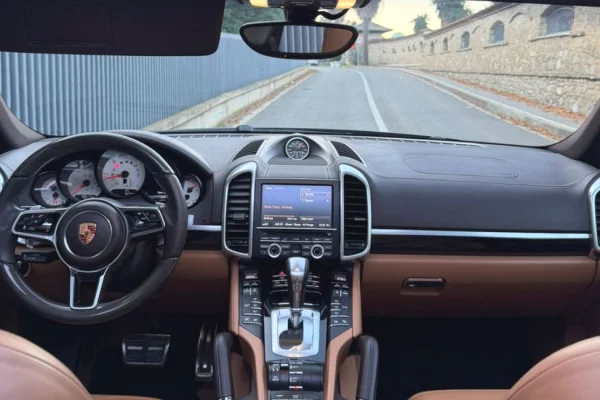 Makina me qera ne Tirane - 150 Euro