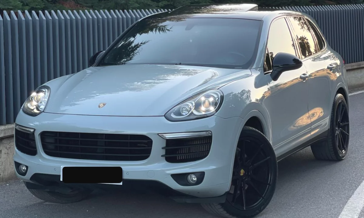 Makina me qera ne Rinas Tirane – Porsche Cayenne 3.0 Diesel duke filluar nga 150 euro dita