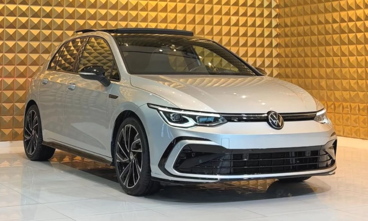 Makine me qera ne Rinas Tirane Volkswagen Golf 8 R-Line 2024 duke filluar nga 75 euro dita