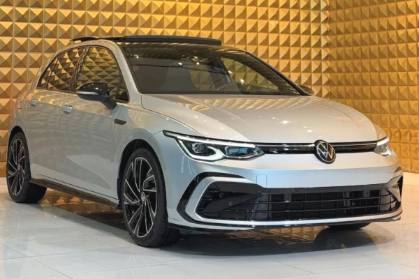 Makine me qera ne Rinas Tirane Volkswagen Golf 8 R-Line 2024 duke filluar nga 75 euro dita