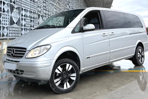 Furgon me qera ne Rinas Tirane Mercedes Vito 2010 Automatike – Zgjedhja Ideale për Grup & Komoditet