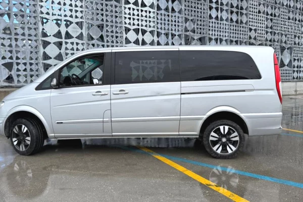 Furgon me qera ne Rinas Tirane Mercedes Vito 2010 Automatike – Zgjedhja Ideale per Grup & Komoditet