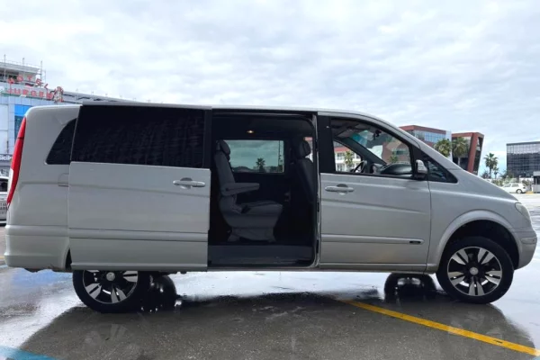 Furgon me qera ne Rinas Tirane Mercedes Vito 2010 Automatike – Zgjedhja Ideale per Grup & Komoditet