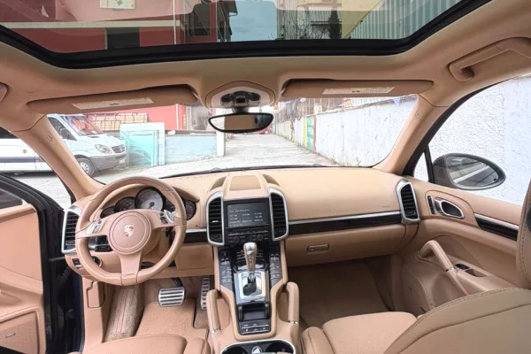  Makina me qera ne Tirane – Porsche Cayenne S 3.0 Hybrid | per 80 euro dita