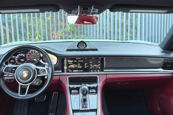 Makina me qera ne Tirane - 300 Euro