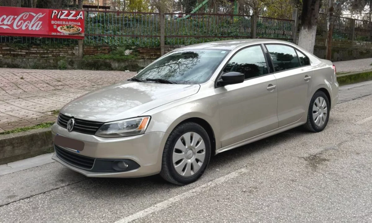 Makine me qera ne Tirane Volkswagen Jetta 2014 duke filluar nga 30 euro dita