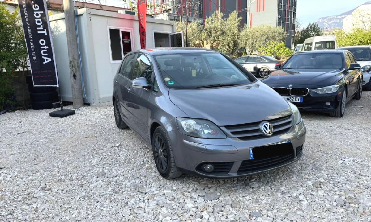 Makina me qera ne Rinas Tirane – Volkswagen Golf 5+ 1.9 Nafte duke filluar nga 30 euro dita