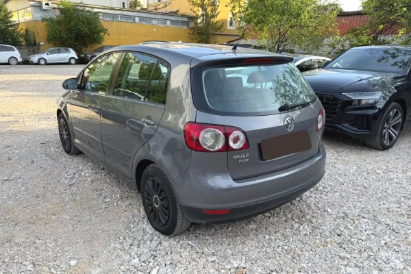 Makina me qera ne Rinas Tirane – Volkswagen Golf 5+ 1.9 Nafte duke filluar nga 30 euro dita