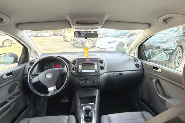 Makina me qera ne Rinas Tirane – Volkswagen Golf 5+ 1.9 Nafte duke filluar nga 30 euro dita