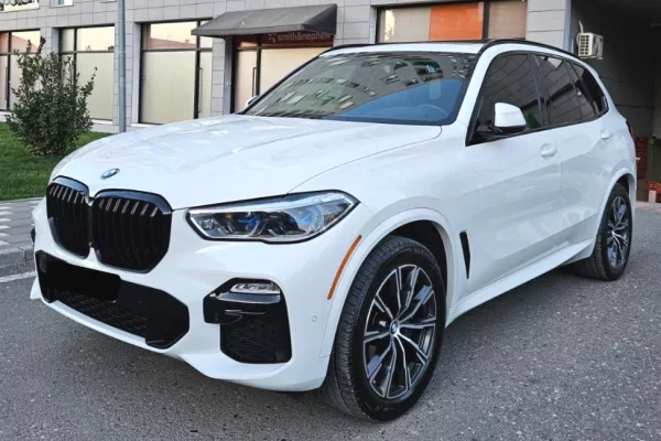 Makina me qera në Rinas Tiranë – BMW X5 3.0 Benzinë  duke filluar nga 200 euro dita