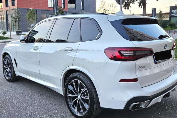 Makina me qera ne Rinas Tirane – BMW X5 3.0 Benzine  duke filluar nga 200 euro dita