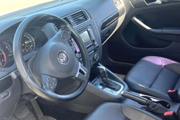 Makina me qera ne Rinas Tirane – Volkswagen Passat 2.0 Nafte  per 35 euro dita