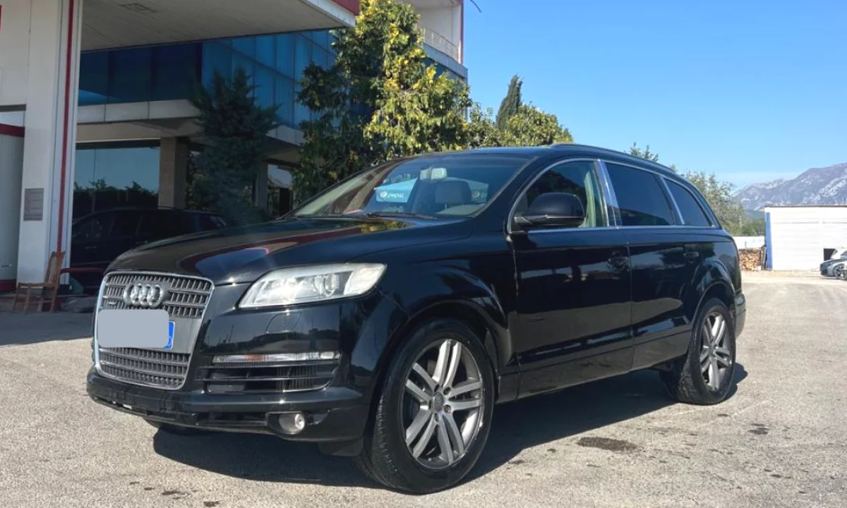 Makina me qera ne Rinas Tirane – Audi Q7  7 Vende duke filluar nga 60 euro dita
