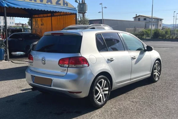 Makina me qera ne Rinas Tirane – Volkswagen Golf 6 1.6 Nafte per 30 euro dita