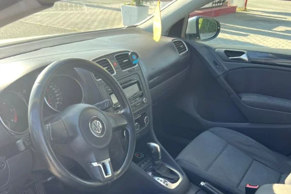 Makina me qera ne Rinas Tirane – Volkswagen Golf 6 1.6 Nafte per 30 euro dita
