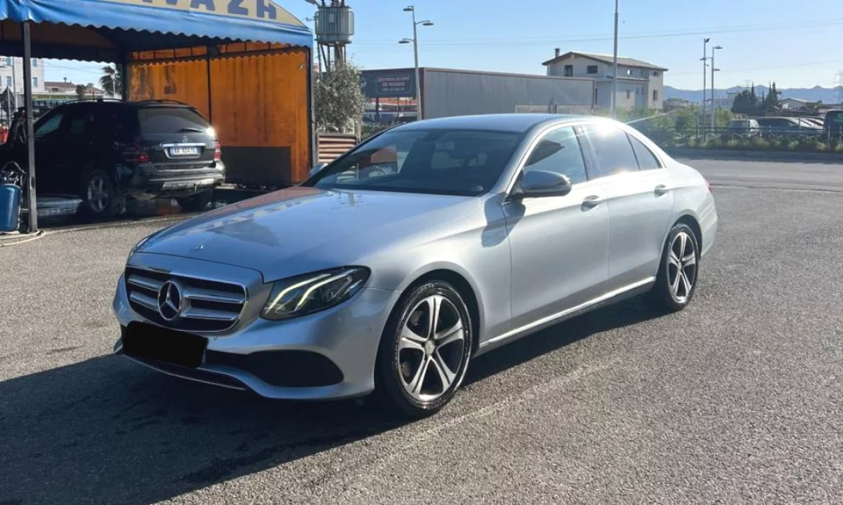 Makine me qera ne Tirane Mercedes-Benz E-Class 2017 – Elegance & Komoditet vetem 90Euro/dita 