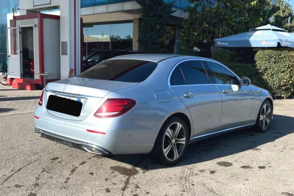 Makine me qera ne Tirane Mercedes-Benz E-Class 2017 – Elegance & Komoditet vetem 90Euro/dita 