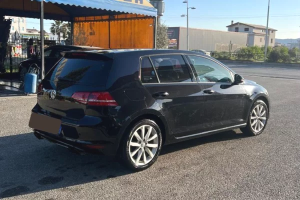 Makine me qera ne Rinas Tirane Volkswagen Golf 7   Modern, Ekonomik duke filluar nga 40 euro dita