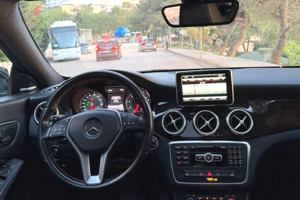 Makine me qera ne Sarande Mercedes-Benz CLA 2014 – Sportiv, Elegant duke filluar nga 60 euro dita