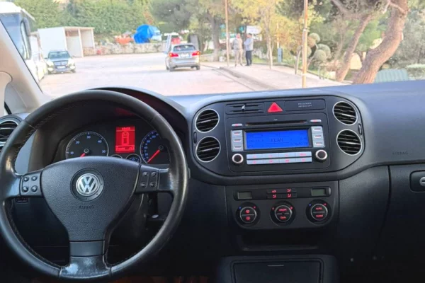  Makine me qera ne Sarande – VW Golf 5+ 2007 vetem 30Euro/dita 