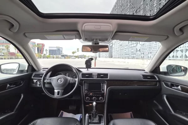 Makine me qera ne Rinas Tirane Volkswagen Passat 2014 duke filluar nga 30 euro dita