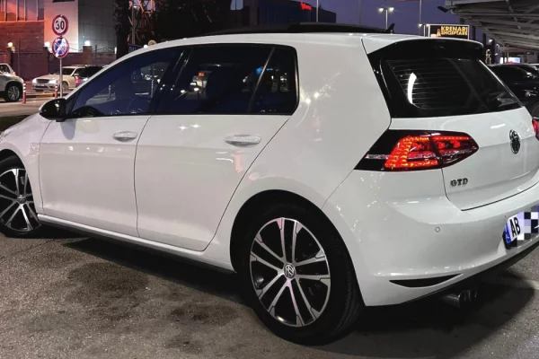 Makine me Qera ne Tirane Volkswagen Golf 7 GTD 2015 automatic duke filluar nga 50 euro dita