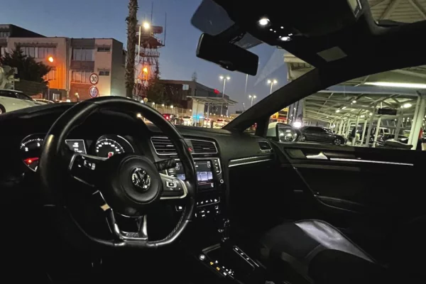 Makine me Qera ne Tirane Volkswagen Golf 7 GTD 2015 automatic duke filluar nga 50 euro dita