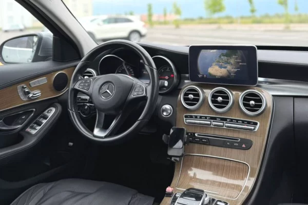 Makine me qera Mercedes-Benz C220 – 2.2 Diesel | Automatike duke filluar nga 60 euro dita