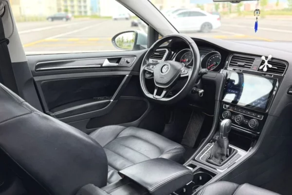 Makine me qera Volkswagen Golf 7 – 2.0 Diesel | Automatike duke filluar nga 40 euro dita