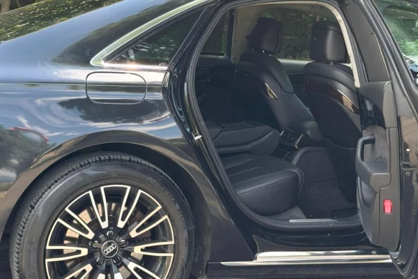 Makine me qera Audi A8 – 3.0 Diesel | Automatike | Panoramike duke filluar nga 90 euro dita