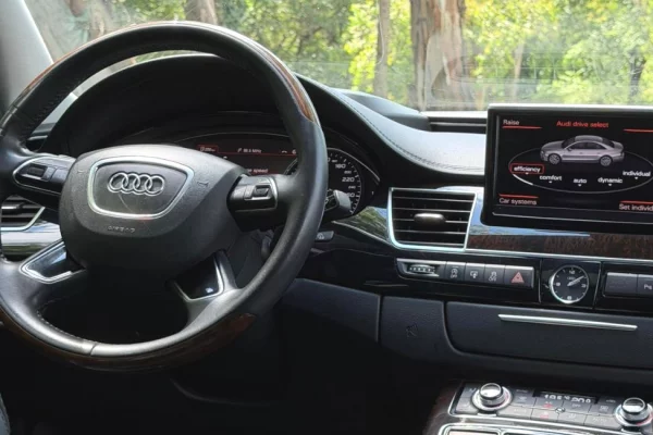 Makine me qera Audi A8 – 3.0 Diesel | Automatike | Panoramike duke filluar nga 90 euro dita