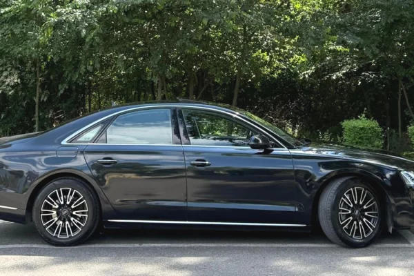 Makine me qera Audi A8 – 3.0 Diesel | Automatike | Panoramike duke filluar nga 90 euro dita