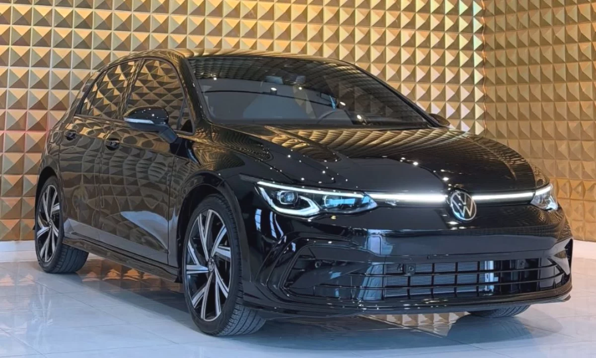 Makine me qera ne Rinas Tirane-Golf 8 R-Line Full Fabrike duke fillar nga 75 euro dita