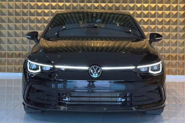 Makine me qera ne Rinas Tirane-Golf 8 R-Line Full Fabrike duke fillar nga 75 euro dita